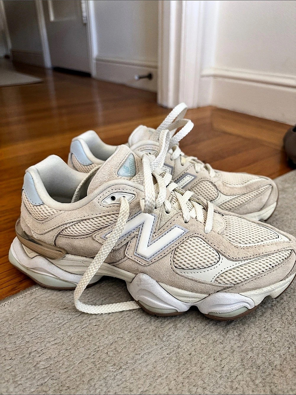 New Balance 9060 Women's Sneakers US 7.5 Cream & Blue
